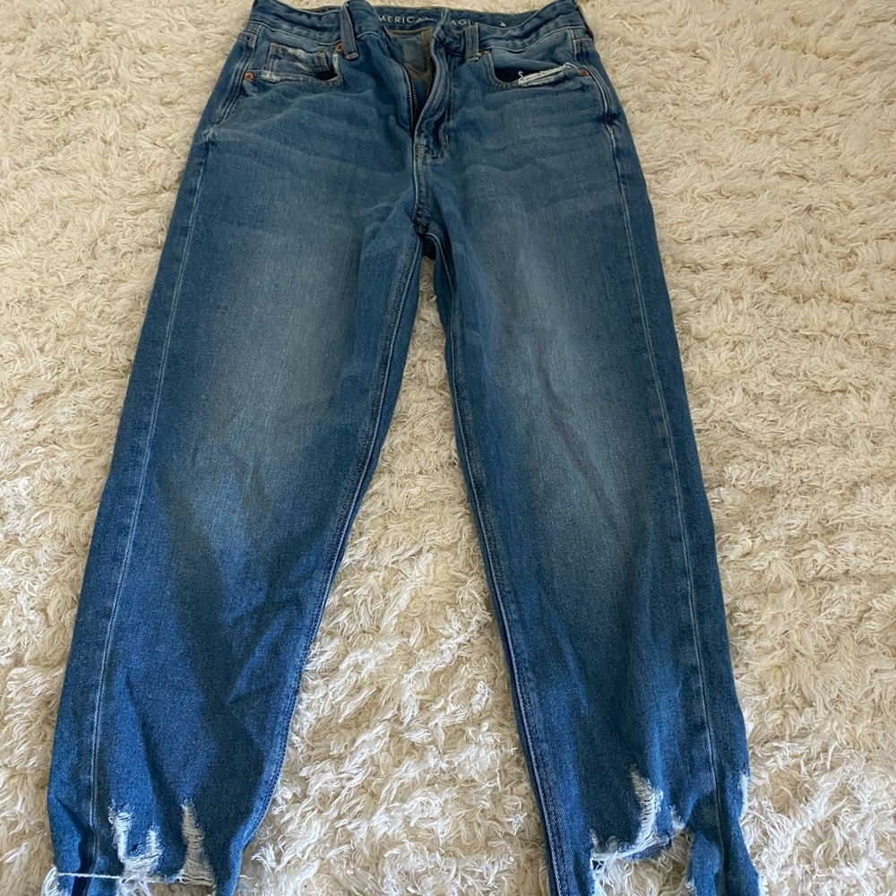 American Eagle light washed mom jeans